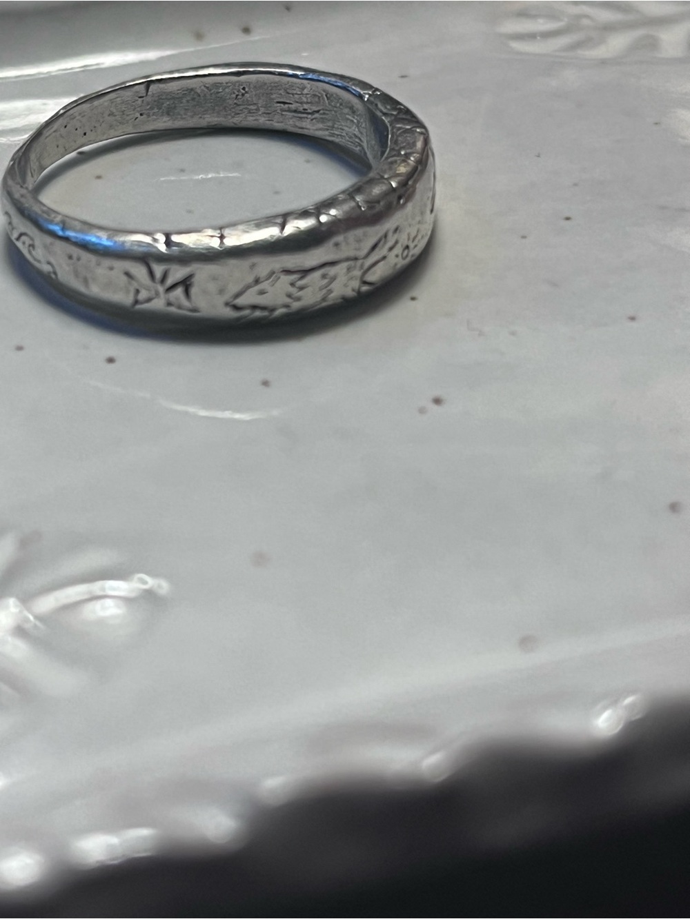 Jes MaHarry engraved silver band. Horse. Dog. Moon. Signed Jes. - Picture 2 of 9